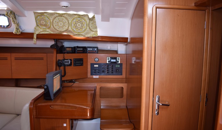 50 Beneteau Comfortable nav station
