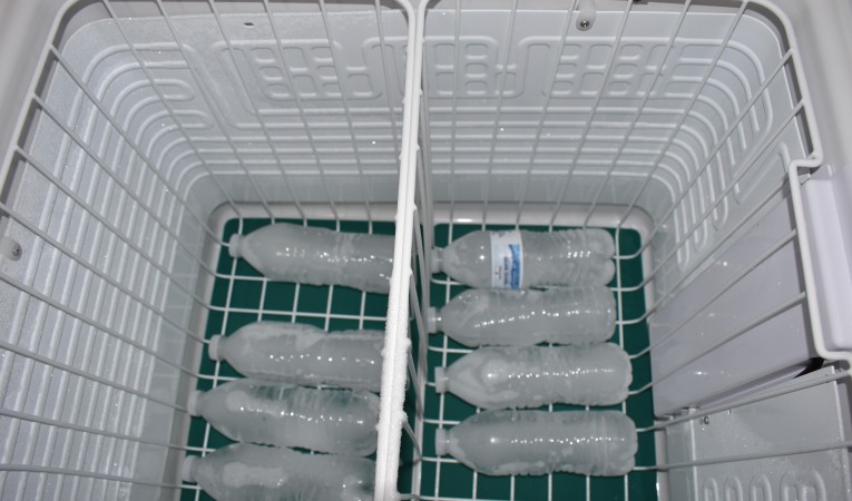 50 Beneteau Keep your ice cream frozen solid