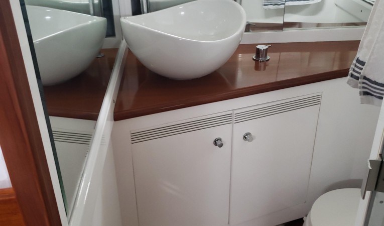 46 CAL Captains Quarters Head/ shower