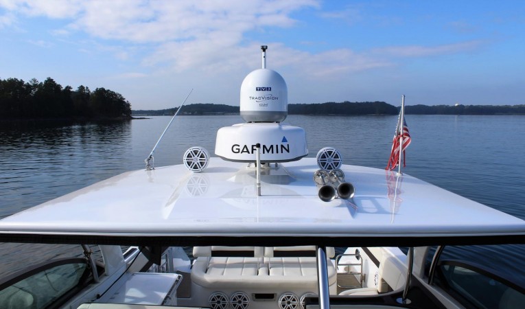 40 Cobalt Hardtop w/ radar, speakers, SAT TV