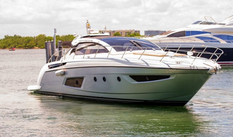 48 Azimut 