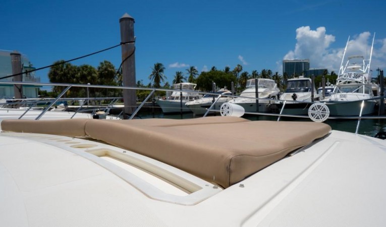 48 Azimut 