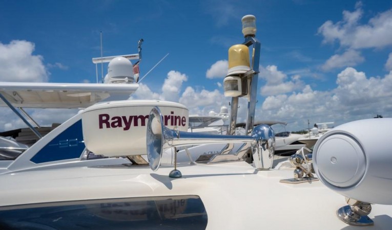 48 Azimut 