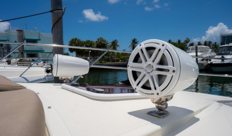48 Azimut 