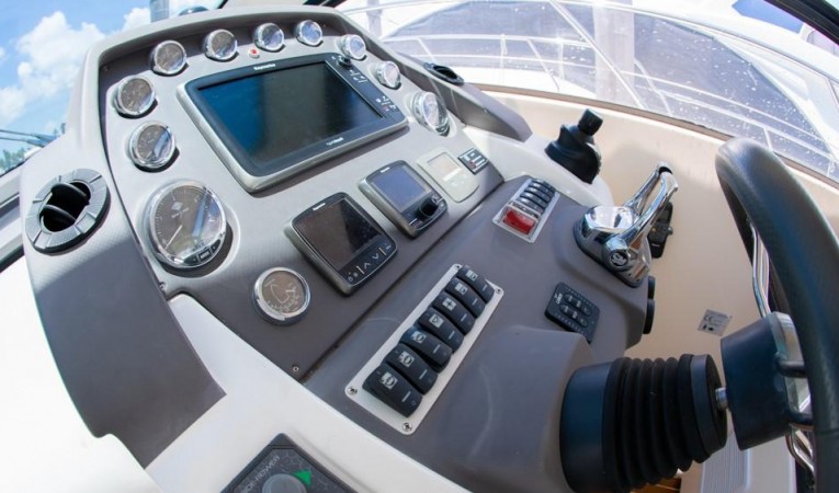 48 Azimut 