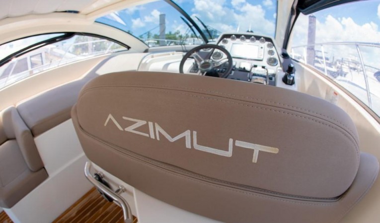 48 Azimut 