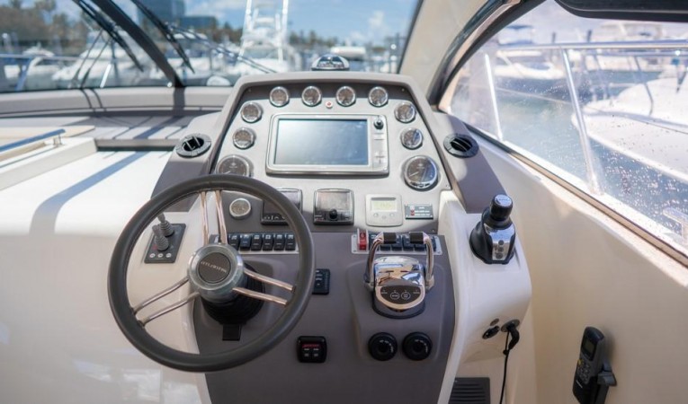48 Azimut 