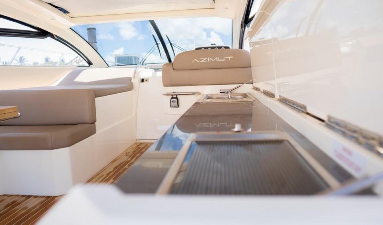 48 Azimut 