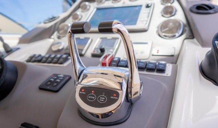 48 Azimut 