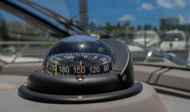 48 Azimut 