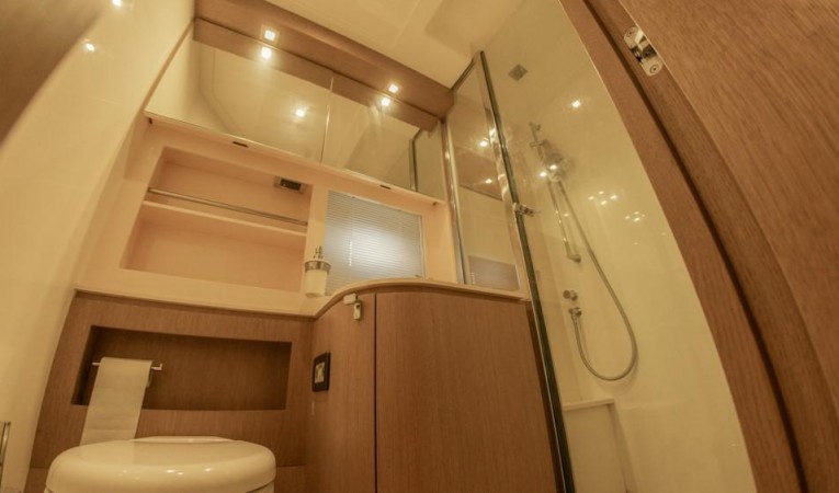 48 Azimut 