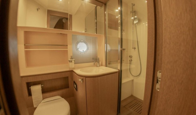 48 Azimut 
