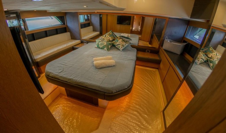 48 Azimut 