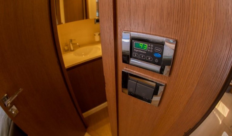 48 Azimut 