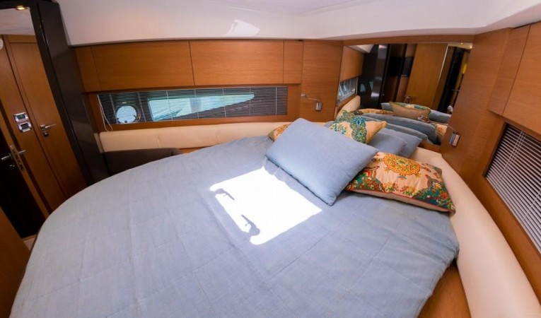 48 Azimut 