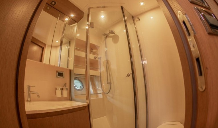 48 Azimut 