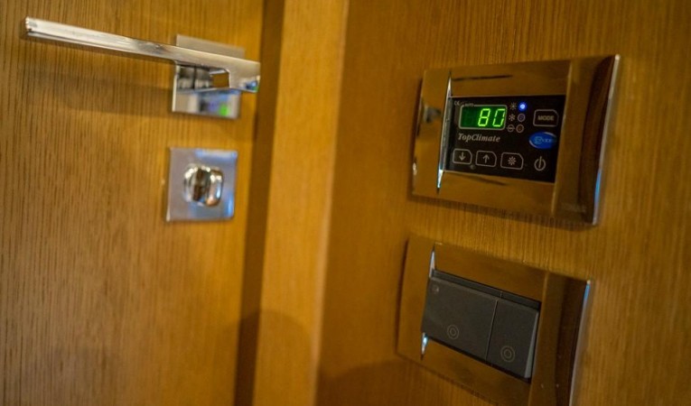 48 Azimut 