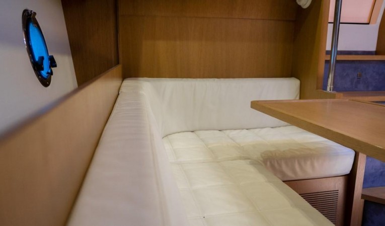 48 Azimut 