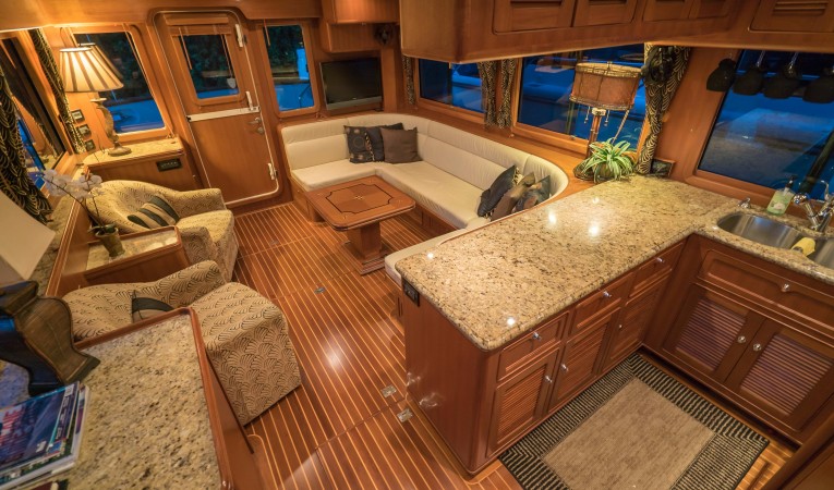 53 Selene Salon/Galley