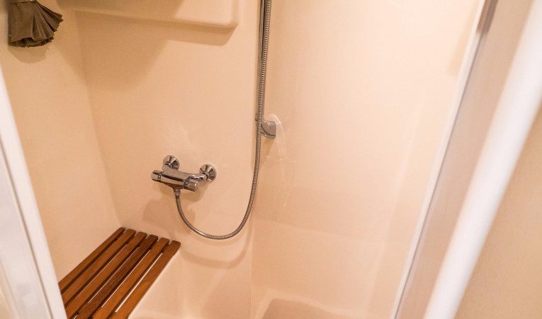 53 Selene Master Shower