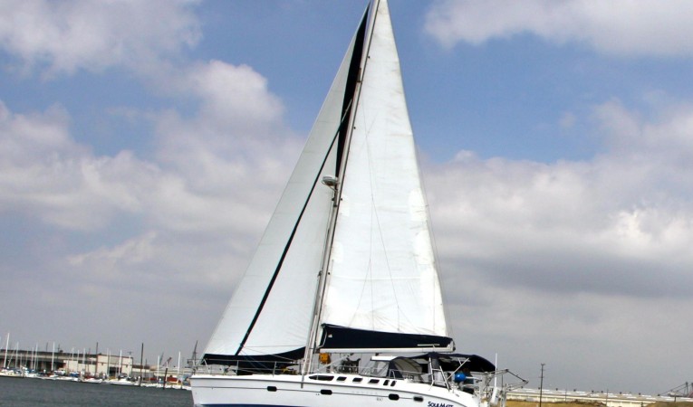 46 Hunter Sailing