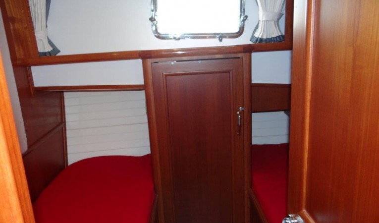 47 Grand Banks Guest Cabin