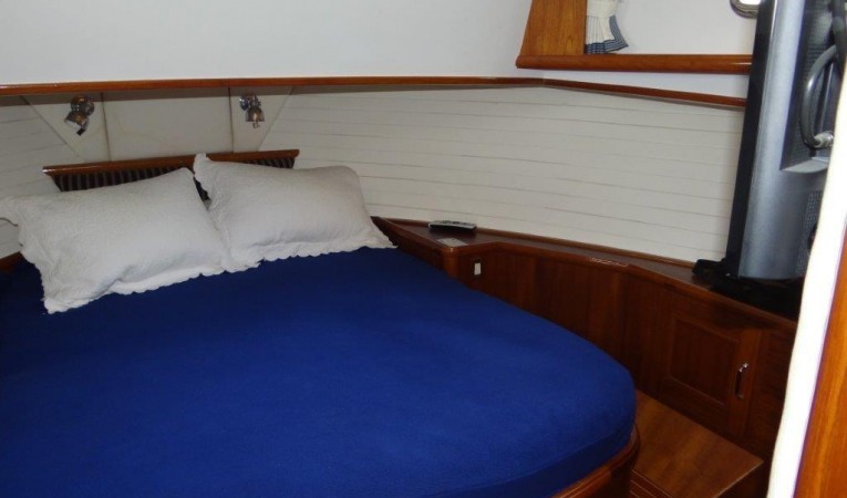 47 Grand Banks Master Cabin