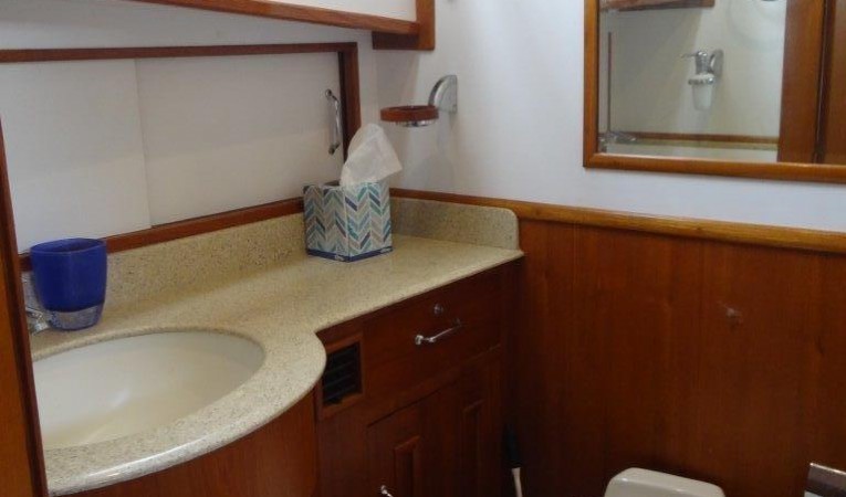 47 Grand Banks Master Head