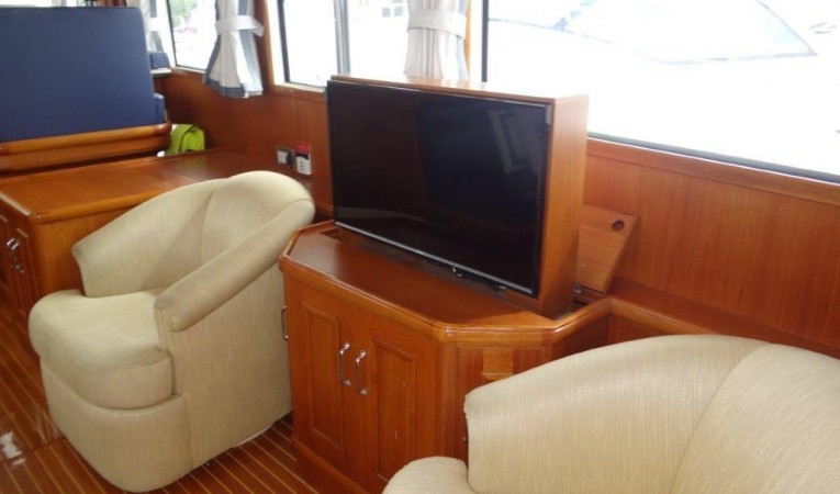 47 Grand Banks Salon - Chairs and TV