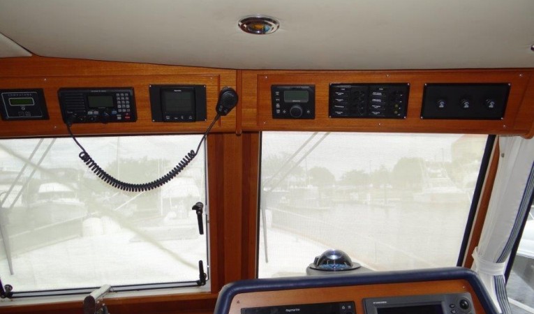 47 Grand Banks Lower Helm