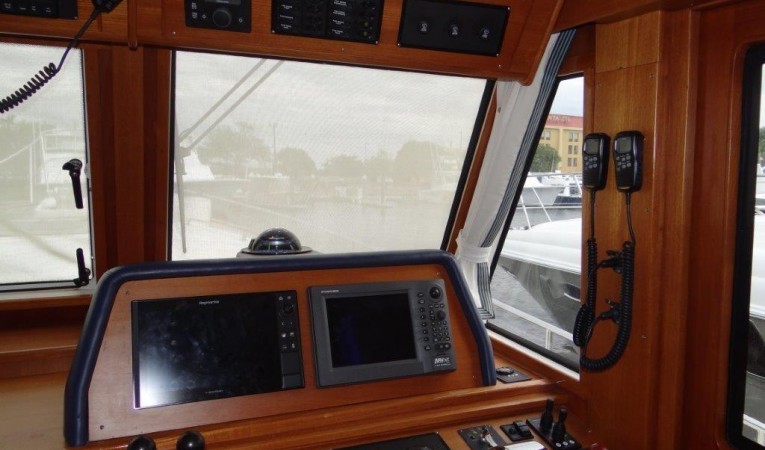 47 Grand Banks Lower Helm