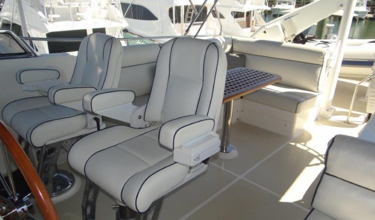 47 Grand Banks Flybridge Helm