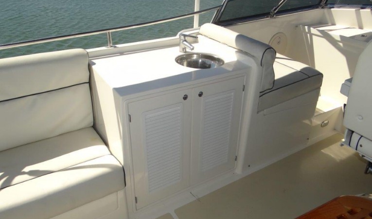 47 Grand Banks Flybridge - Wetbar