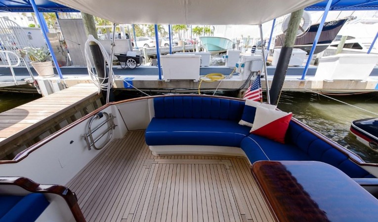 48 Maverick Boat Co. Cockpit