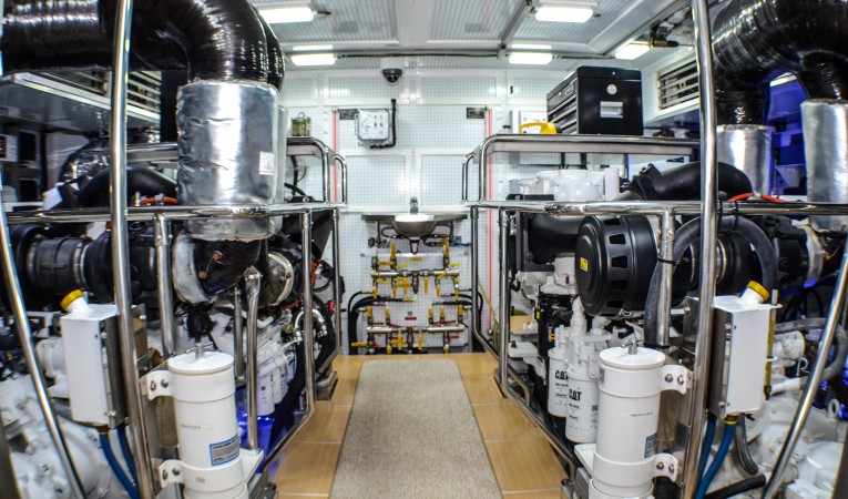 86 Outer Reef Yachts 