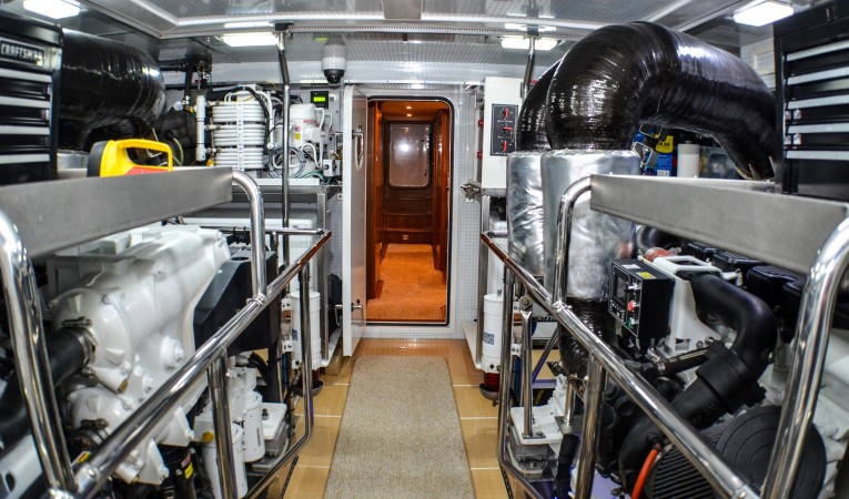 86 Outer Reef Yachts 