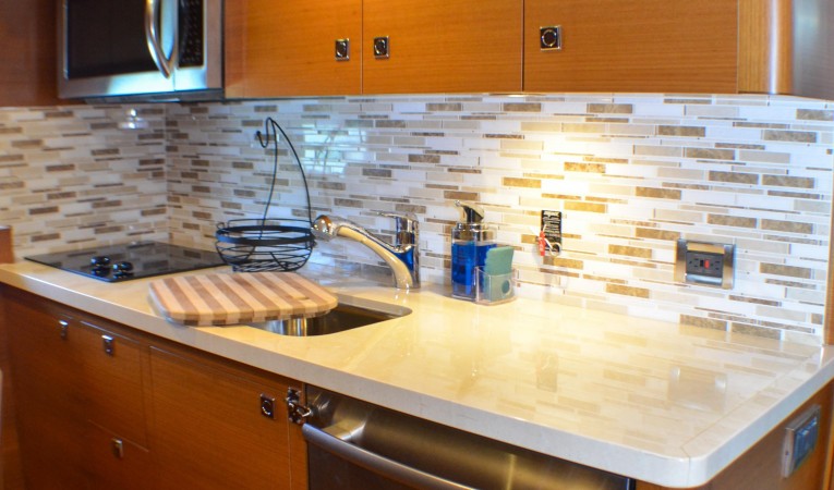 86 Outer Reef Yachts 