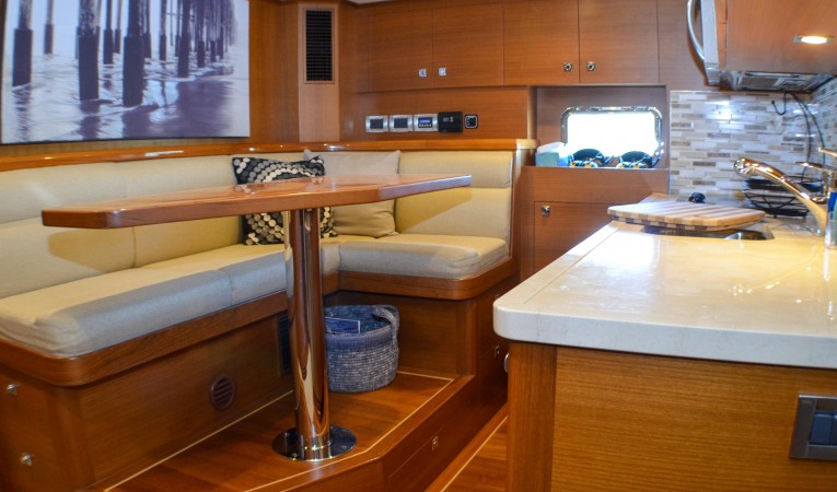 86 Outer Reef Yachts 