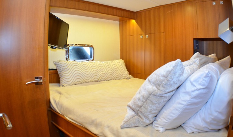 86 Outer Reef Yachts 