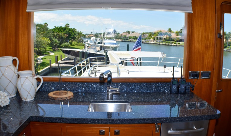 86 Outer Reef Yachts 