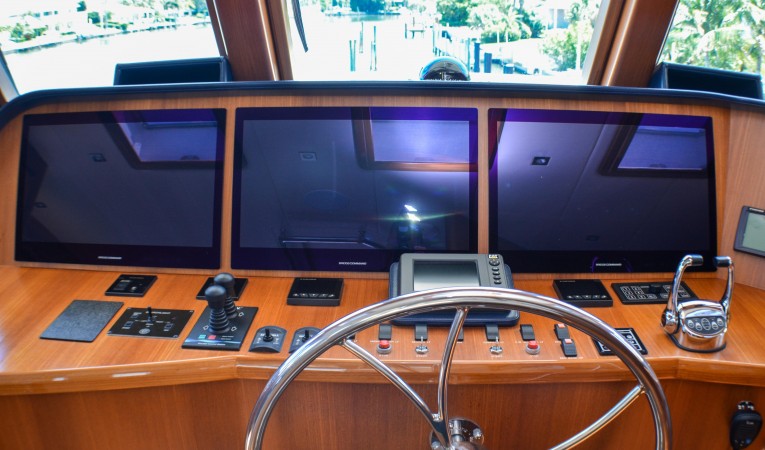 86 Outer Reef Yachts 