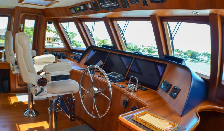 86 Outer Reef Yachts 