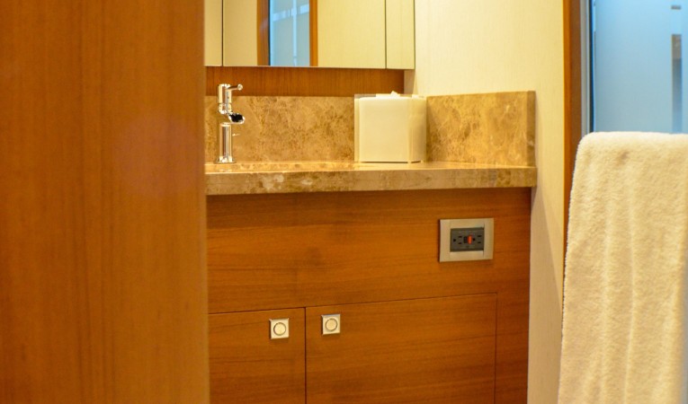 86 Outer Reef Yachts 