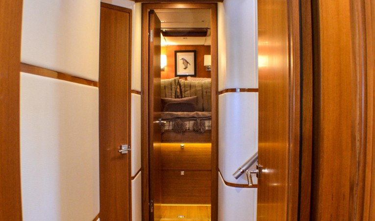 86 Outer Reef Yachts 