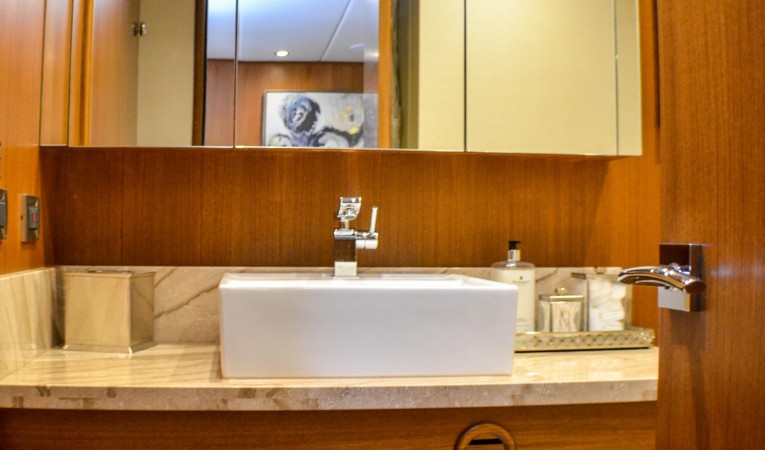 86 Outer Reef Yachts 