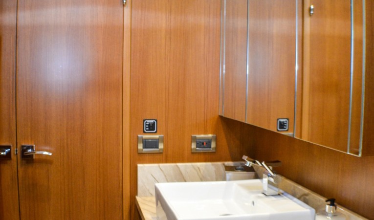 86 Outer Reef Yachts 