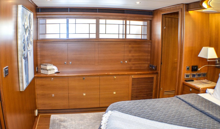 86 Outer Reef Yachts 