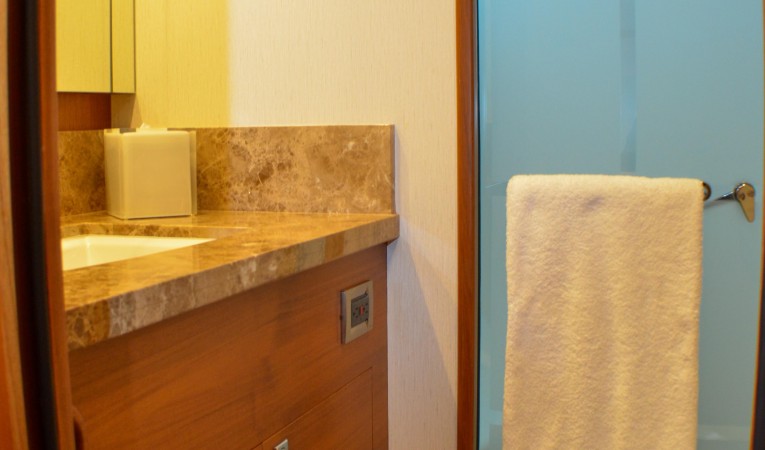 86 Outer Reef Yachts 