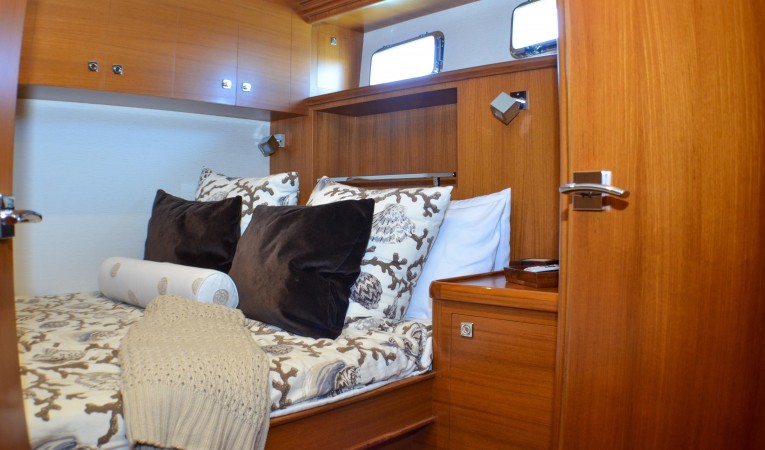 86 Outer Reef Yachts 