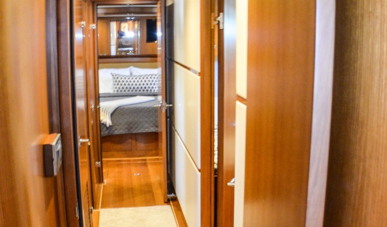 86 Outer Reef Yachts 